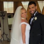 Britney Spears se casó con un vestido de novia blanco con una abertura a la altura del muslo