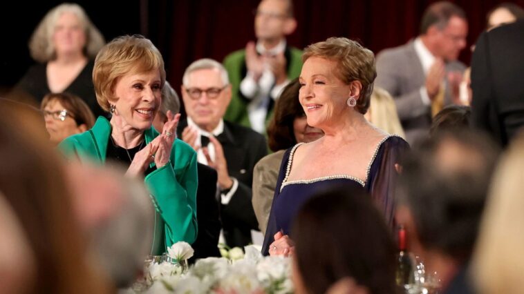 Carol Burnett, Steve Carell brindan por Julie Andrews en la gala Life Achievement Gala de AFI: “Una gran dama en todos los sentidos de la palabra”