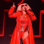 Dama de rojo: Christina Aguilera no decepcionó con sus exhibiciones de vestuario el sábado por la noche cuando subió al escenario en LA Pride In The Park