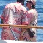 Corey Gamble agarra un puñado de Kris Jenner mientras estaba de fiesta en Capri