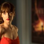 Dakota Johnson reflexiona sobre el "caos" de la filmación de la trilogía 'Cincuenta sombras de Grey'