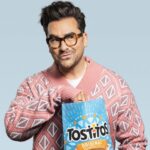 Dan Levy detalla la inspiración detrás de la comedia romántica sin título: "Es una historia de amor sobre la amistad"