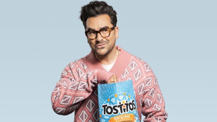 Dan Levy detalla la inspiración detrás de la comedia romántica sin título: "Es una historia de amor sobre la amistad"