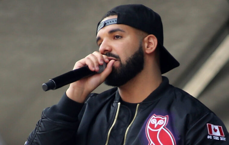 Drake presenta dos nuevas canciones en su programa de radio 'Table For One'