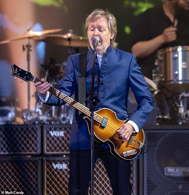 Estelar: el histórico escenario de Glastonbury de Paul McCartney ha sido elogiado por los fanáticos después de que la leyenda de la música se convirtiera en la estrella solista de mayor edad en encabezar el festival.
