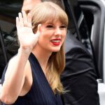 El look a rayas de Taylor Swift es la versión perfecta para el verano de la tendencia de los trajes de gran tamaño