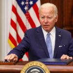 El presidente Joe Biden firma un proyecto de ley histórico sobre la violencia armada