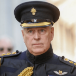 El príncipe Andrés le pidió a Isabel II que lo restaurara al rango de coronel