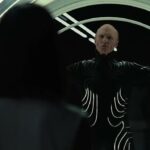 Resurrección: el tráiler parece presentar la resurrección de William (Ed Harris), quien pareció ser asesinado por su clon robótico al cortarle la garganta.