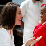 El traje blanco de Kate Middleton es el imprescindible del armario de este verano