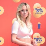 El traje rosa brillante de Sydney Sweeney haría que Cassie se sintiera orgullosa