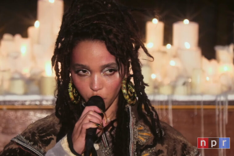 FKA Twigs llevó a los fanáticos a la iglesia en un magnífico concierto de escritorio pequeño, debutó la nueva canción 'Killer'