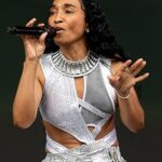 ¡Guau!  Los fanáticos de Glastonbury quedaron atónitos por la apariencia juvenil de Rozonda Chilli Thomas, de 51 años, [pictured] y Tionne T-Boz Watkins, 52