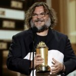 Jack Black necesita 'una ráfaga de oxígeno' mientras acepta el premio Comedia Genius