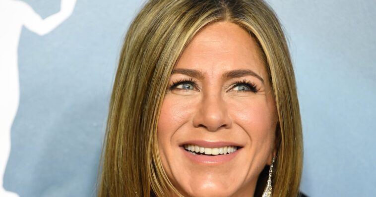 Jennifer Aniston se pone un pelo "Limpiar el polvo" antes del verano