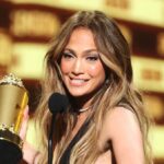 Jennifer Lopez se derrumba al aceptar el premio Generación en los MTV Movie & TV Awards 2022