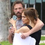 Jennifer Lopez visita a Ben Affleck en el set con un par de imponentes alpargatas