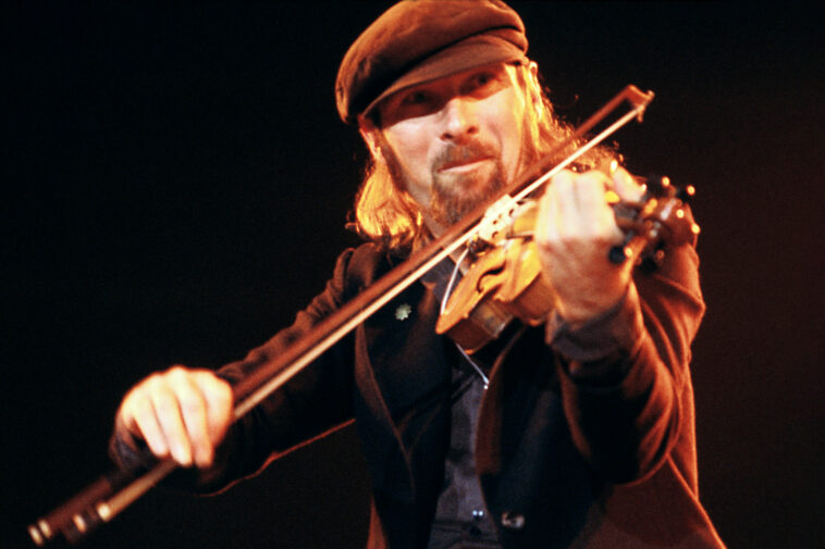 ATLANTA - OCTOBER 22: (L-R) Dash Crofts and Jimmy Seals perform at Georgia Tech's Alexander Coliseum on October 22, 1977 in Atlanta, Georgia. (Photo by Tom Hill/Getty Images)