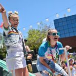 ¡De nuevo en!  JoJo Siwa ha confirmado que ha reavivado su relación con su novia Kylie Prew y reveló que están 'estableciendo nuevos límites' para que funcione, como se les ve en el Desfile del Orgullo en West Hollywood a principios de este mes.