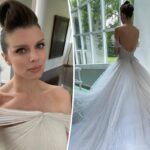 Julia Fox da una vuelta con un vestido de novia