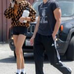 Entrenamiento: Kaia Gerber hizo alarde de sus piernas tonificadas cuando salió del gimnasio con su novio Austin Butler en Los Ángeles el miércoles