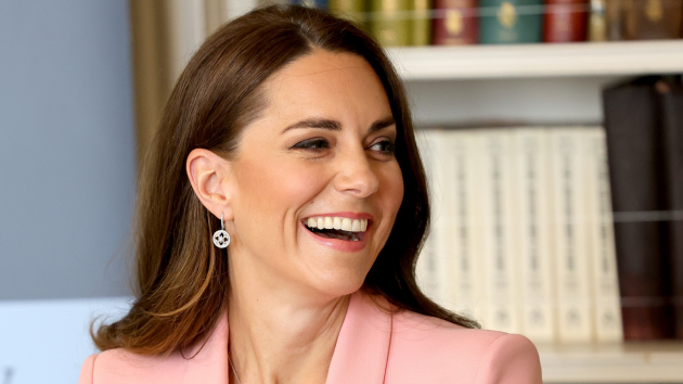 Kate Middleton acaba de demostrar que todas necesitamos un blazer rosa este verano