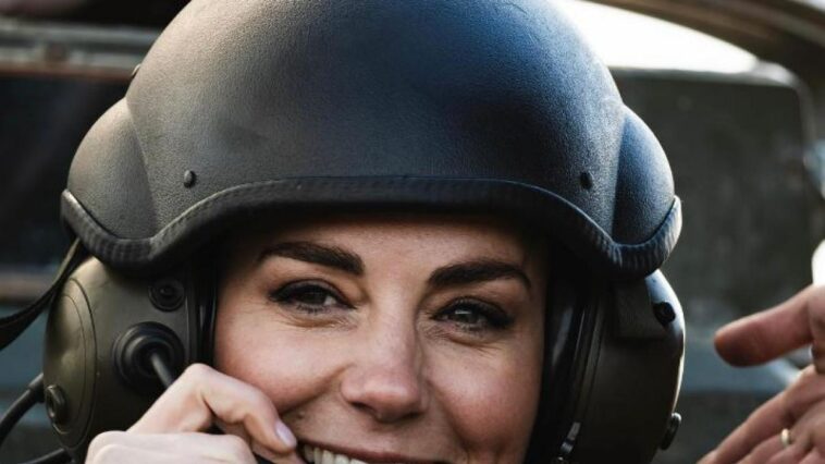 Kate Middleton se sube a un tanque para apoyar al ejército británico