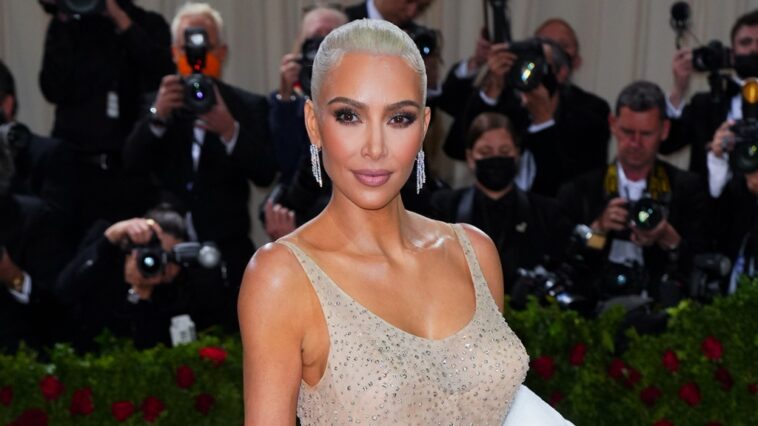 Kim Kardashian niega que el vestido de Marilyn Monroe usado en la alfombra Met Gala 2022 haya sido dañado