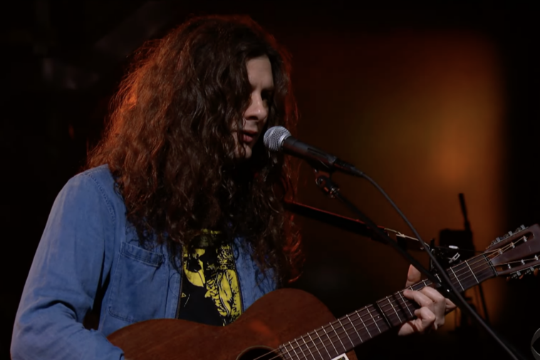 Kurt Vile y The Violators traen Breezy 'Mount Airy Hill (Way Gone)' a 'Colbert'