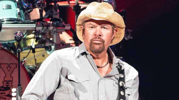 La estrella del country Toby Keith anuncia el diagnóstico de cáncer de estómago