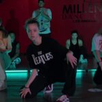 ¿Futura estrella?  La hija de Angelina Jolie y Brad Pitt, Shiloh Nouvel, mostró sus impresionantes movimientos mientras bailaba la nueva canción de Doja Cat, Vegas, en un video que su instructor Hamilton Evans subió el domingo pasado.