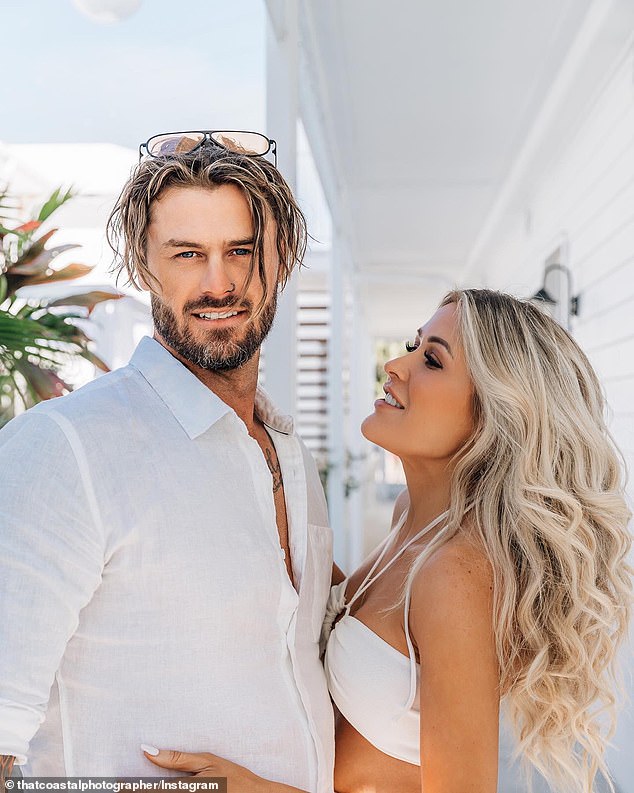 La estrella de Married At First Sight Chris Jensen, de 33 años, (izquierda) celebró su compromiso con su impresionante novia Tayla Made (derecha) el viernes.