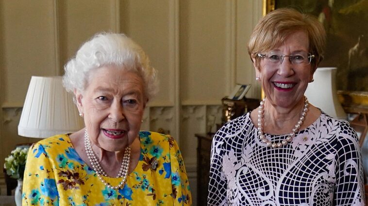 La reina Isabel se corta el pelo después del jubileo de platino