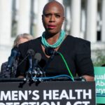 Las congresistas negras le ruegan a Joe Biden que declare una emergencia nacional con respecto al derecho al aborto