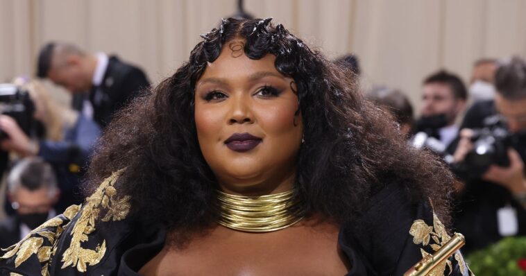 Las trenzas rizadas de Lizzo son el peinado de verano perfecto y de bajo mantenimiento