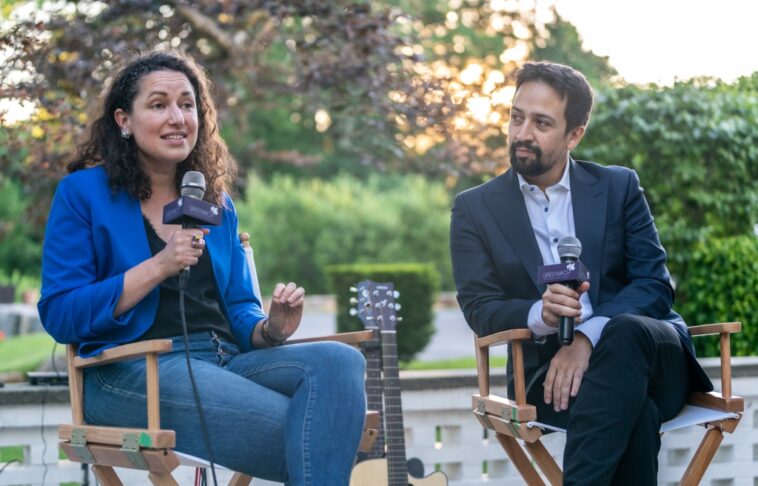 Lin-Manuel Miranda promete "un número de apertura genial" de la presentadora de los premios Tony y ex alumna de 'Hamilton' Ariana DeBose