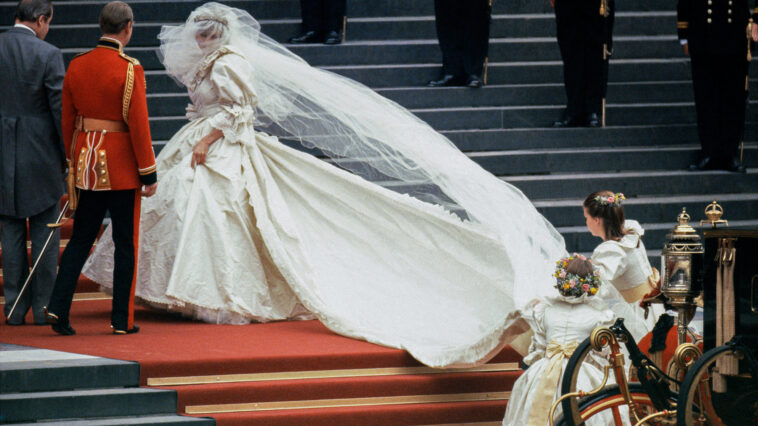 Literalmente todo lo que necesitas saber sobre el vestido de novia de la princesa Diana