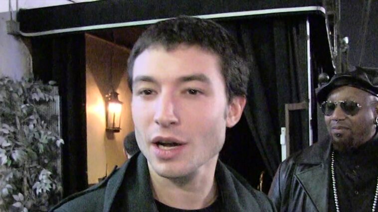 Los padres de una joven de 18 años afirman que Ezra Miller la preparó y quieren protección judicial