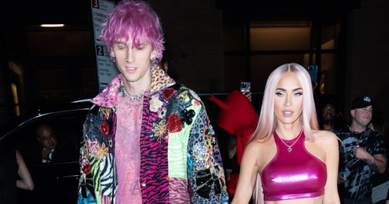 Megan Fox Nails Barbiecore en un sostén rosa con Machine Gun Kelly