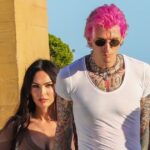 Megan Fox clava el look de cita de verano con un top corto y jeans con dobladillo dividido