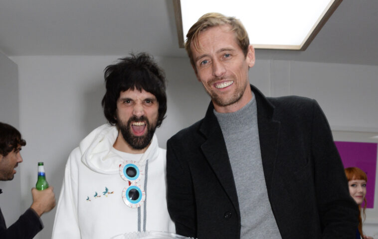 Mira a Peter Crouch unirse a Kasabian en el escenario del Festival de la Isla de Wight