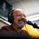 El presentador de radio Bob Peters ha muerto tras una larga batalla contra la enfermedad.  Durante su carrera en las ondas, Peters trabajó notablemente como locutor de 107.7 Triple M en la Costa Central.