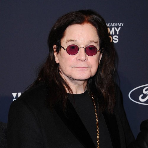 Ozzy Osbourne 'recuperándose cómodamente' después de una cirugía mayor