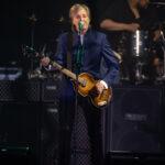 Paul McCartney hace un dúo virtual con John Lennon para el set principal de Glastonbury