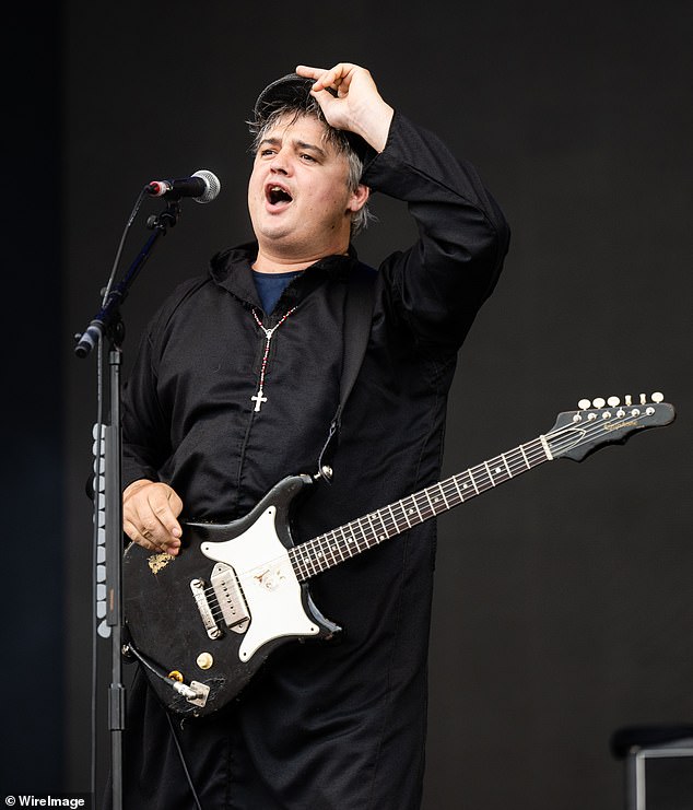 Regreso: Pete Doherty regresó a Glastonbury para actuar con The Libertines, cuando el rockero subió al escenario el viernes.