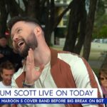 Mire el incómodo momento en que Calum Scott (en la foto) canta su éxito Dancing on My Own en vivo en el programa Today la mañana después de los Premios Logie, pero nadie en la multitud se une.