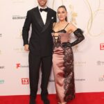 Zoë Foster y su esposo Hamish Blake (en la foto juntos) fueron difíciles de perder en la 62.ª edición anual de los Premios Logie de la Semana de TV en Gold Coast el domingo.