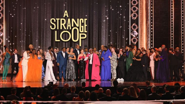 Premios Tony proporcionan impulso de taquilla para 'A Strange Loop', 'MJ'