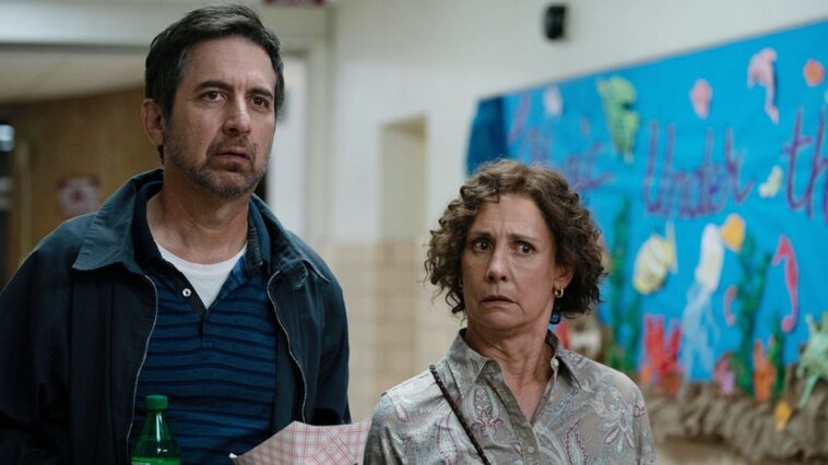 Ray Romano y Laurie Metcalf en 'Somewhere in Queens': Crítica de cine |  Tribeca 2022