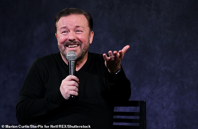 Back to stand up: Ricky Gervais se niega a reinar en sus famosas y controvertidas rutinas de stand up, bromeando sobre su última gira mientras hacía una vista previa del material el miércoles por la noche.